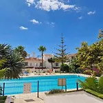 Quiet And Close To The A107 丰希罗拉