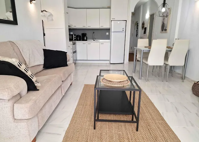 Quiet And Close To The A107 Apartment